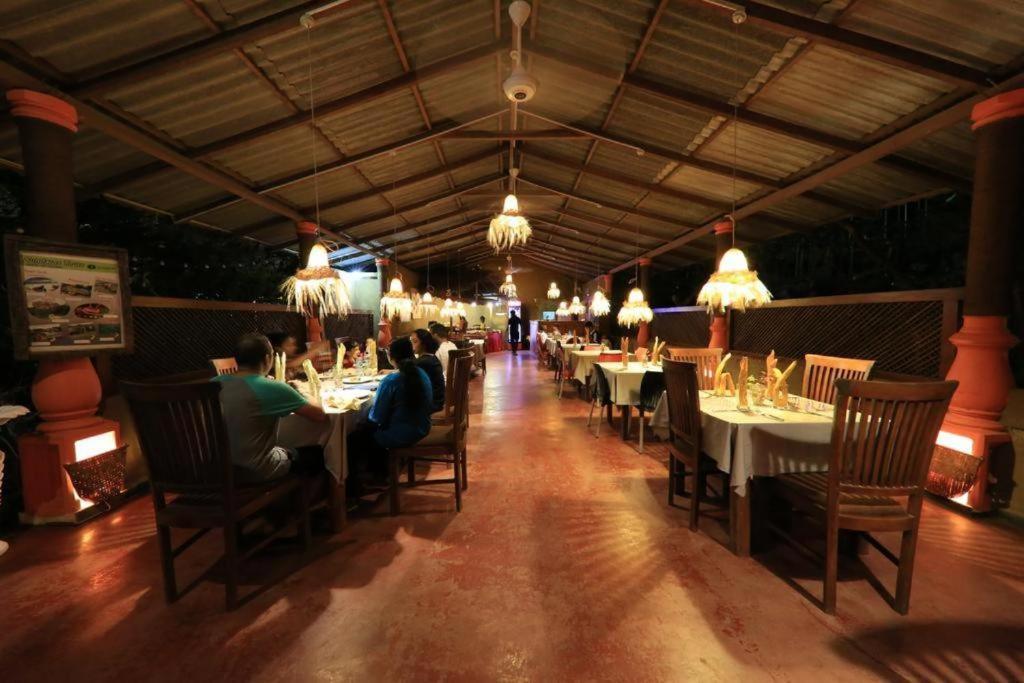 Sundaras Resort Ltd Дамбулла Екстер'єр фото